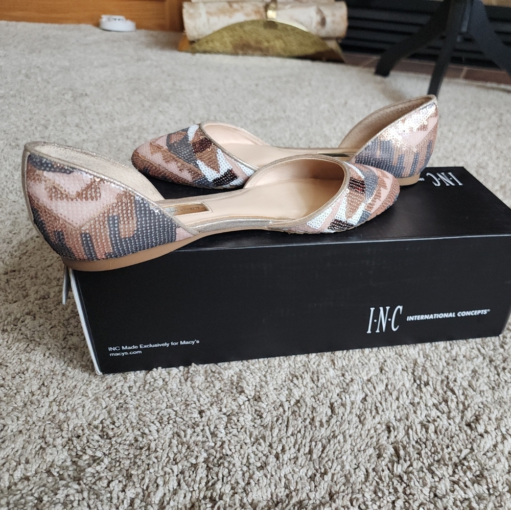 I.N.C. Shoes Womens 5.5 Rockstud Pointed Toe Flats in Dusty Metalic